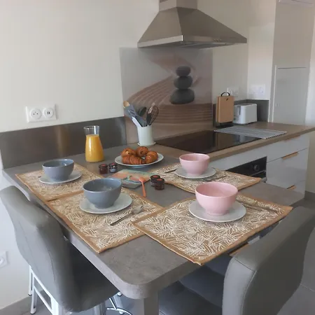 Le Cosy Zen Des Sables Avec Wifi-plage A 500m Апартаменты *